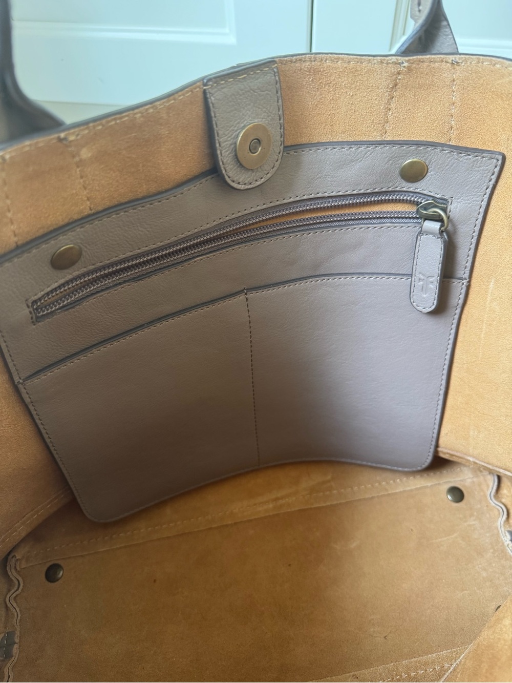 Frye Taupe Leather Tote Bag Shoulder Shopper - Picture 5 of 8